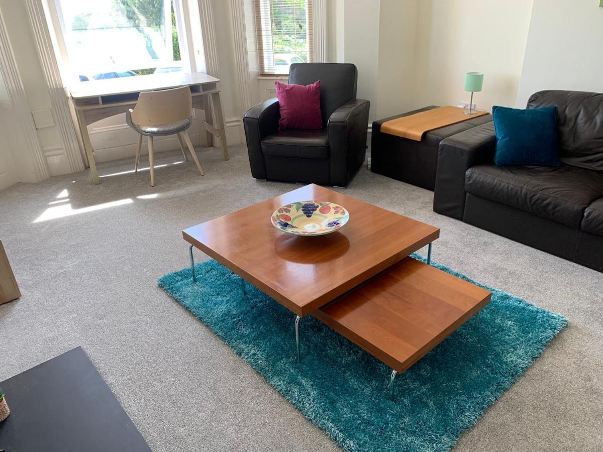 Beachfront Apartment With Bbq Sun Deck 본머스 외부 사진