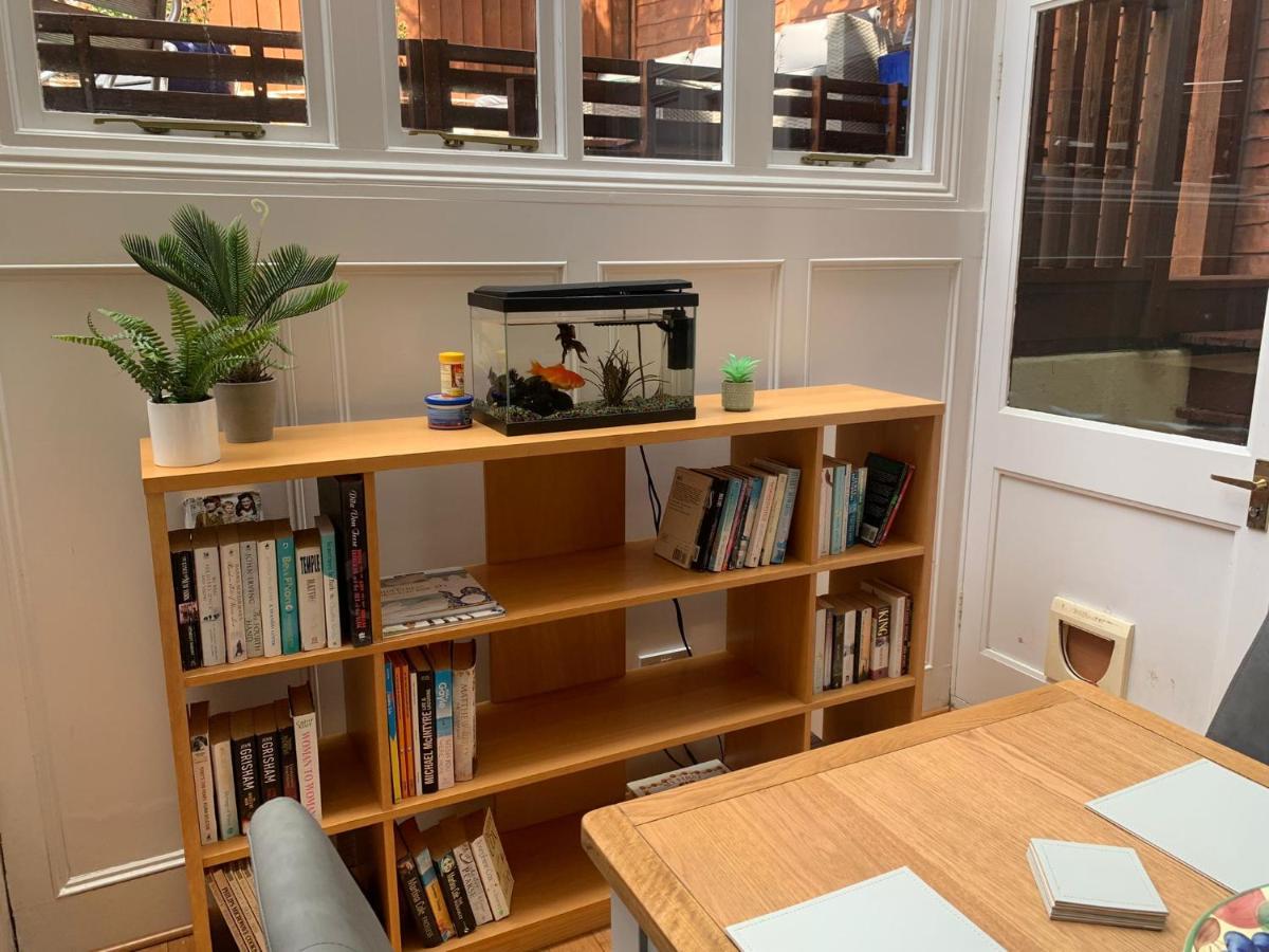 Beachfront Apartment With Bbq Sun Deck 본머스 외부 사진