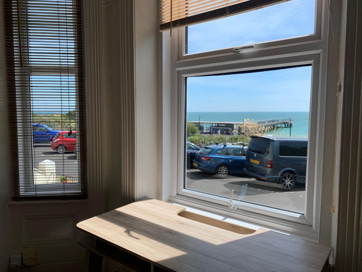 Beachfront Apartment With Bbq Sun Deck 본머스 외부 사진